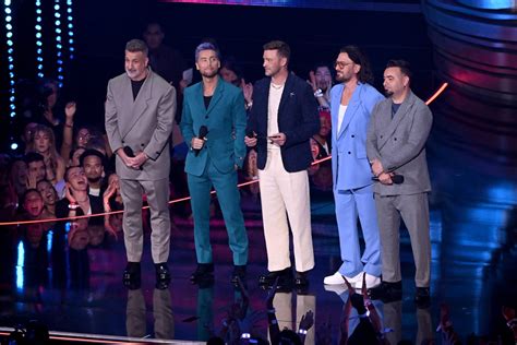 *NSYNC reunites at MTV Video Music Awards